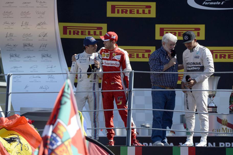 Da sinistra Massa, Vettel e Hamilton intervistato dal regista George Lucas. Getty